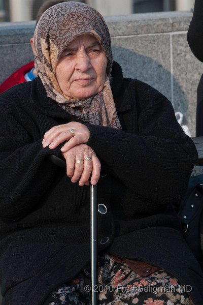 20100403_171251 D300.jpg - Lady on bench